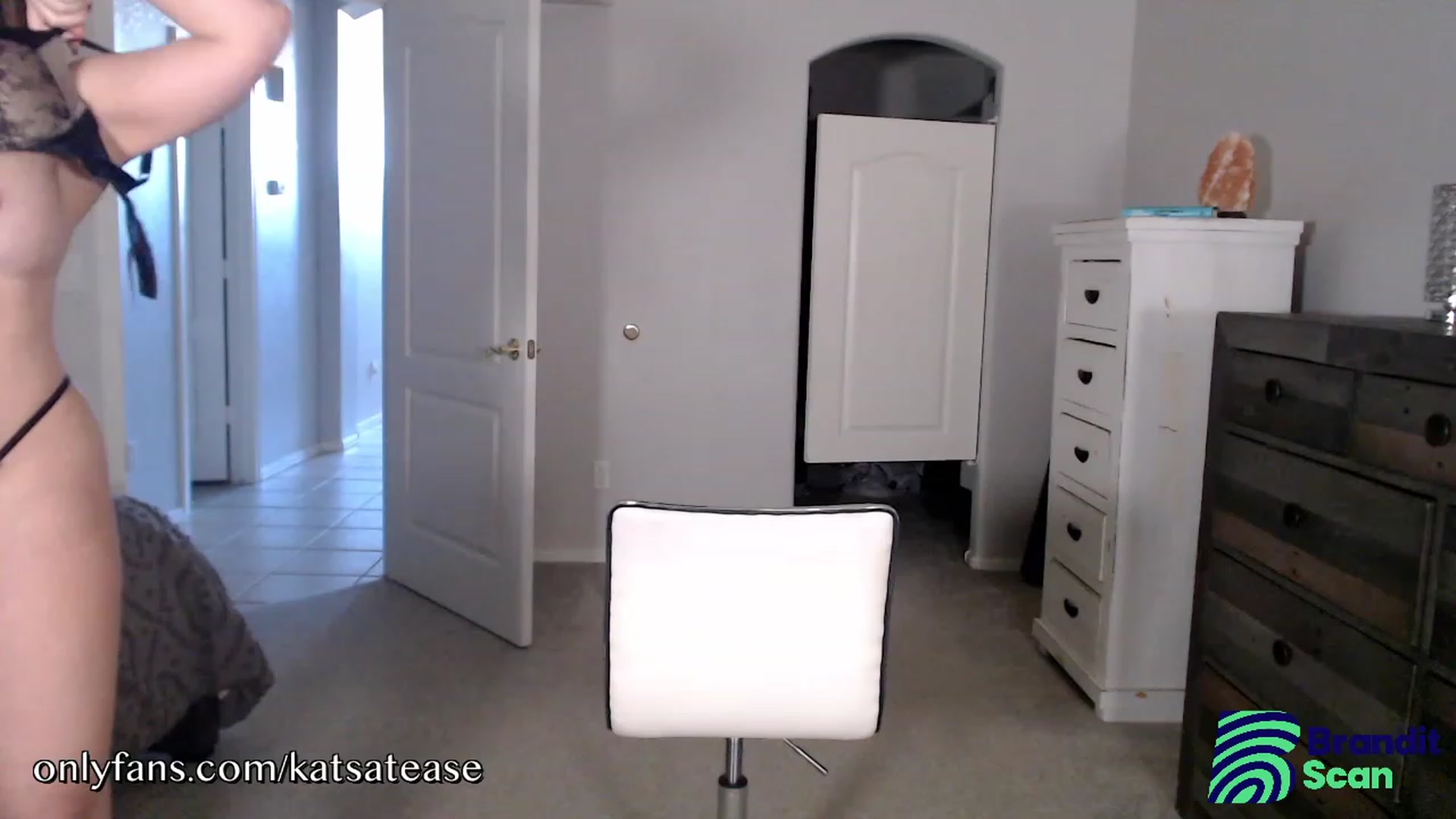 Gallery image thumbnail from KatsAtease's myfreecams stream on, 01/11/2024, 23:31 image 13 of 20
