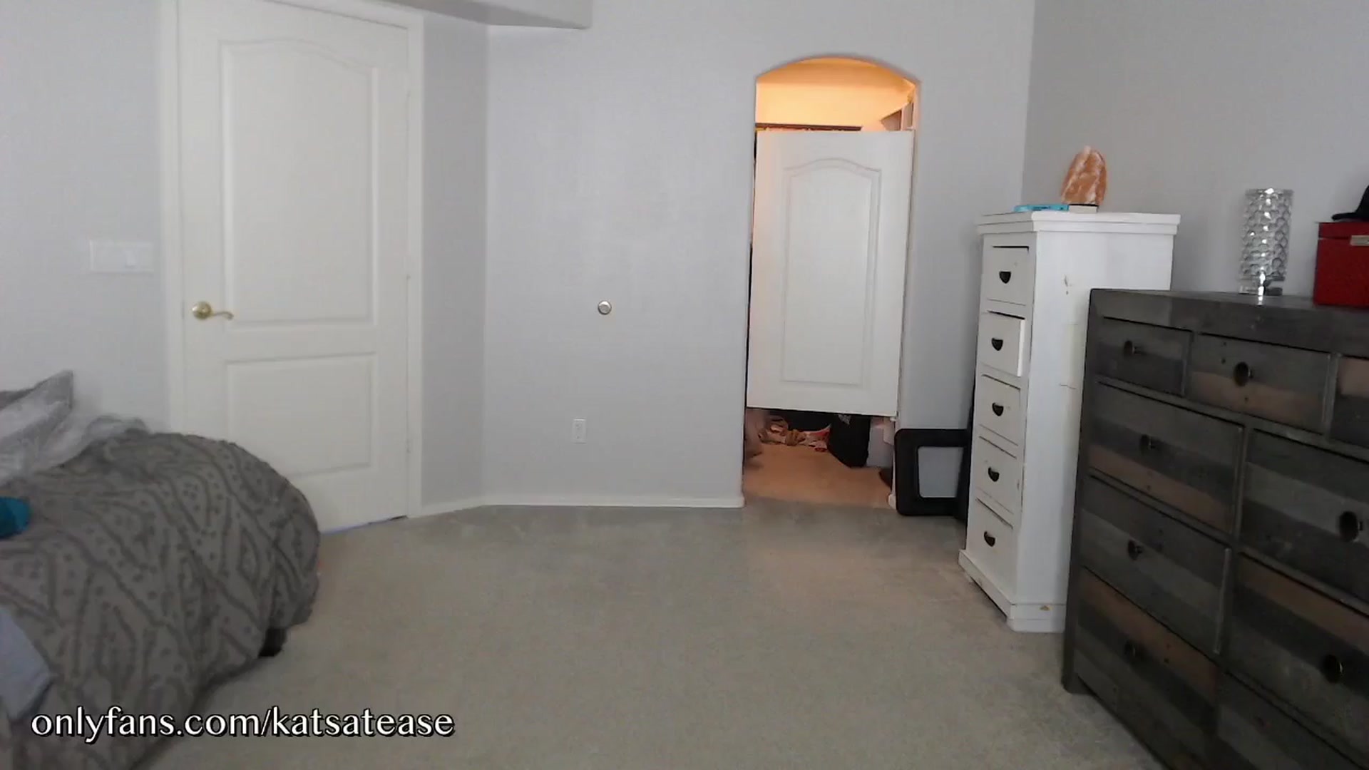 Gallery image thumbnail from KatsAtease's myfreecams stream on, 04/17/2024, 01:28 image 3 of 20