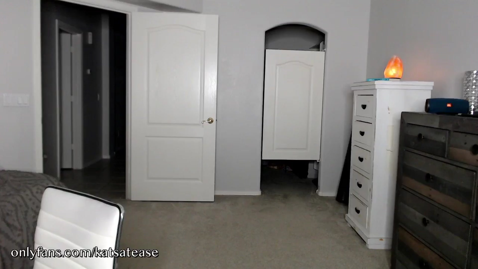 Gallery image thumbnail from KatsAtease's myfreecams stream on, 04/18/2024, 03:55 image 18 of 20