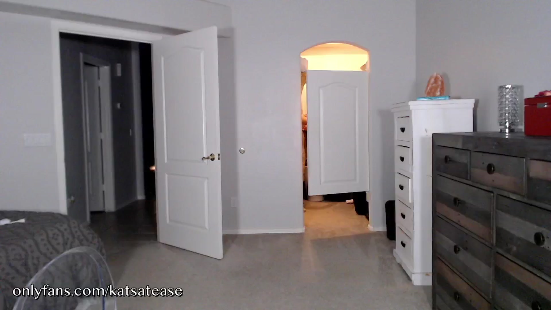 Gallery image thumbnail from KatsAtease's myfreecams stream on, 05/28/2024, 04:20 image 10 of 20