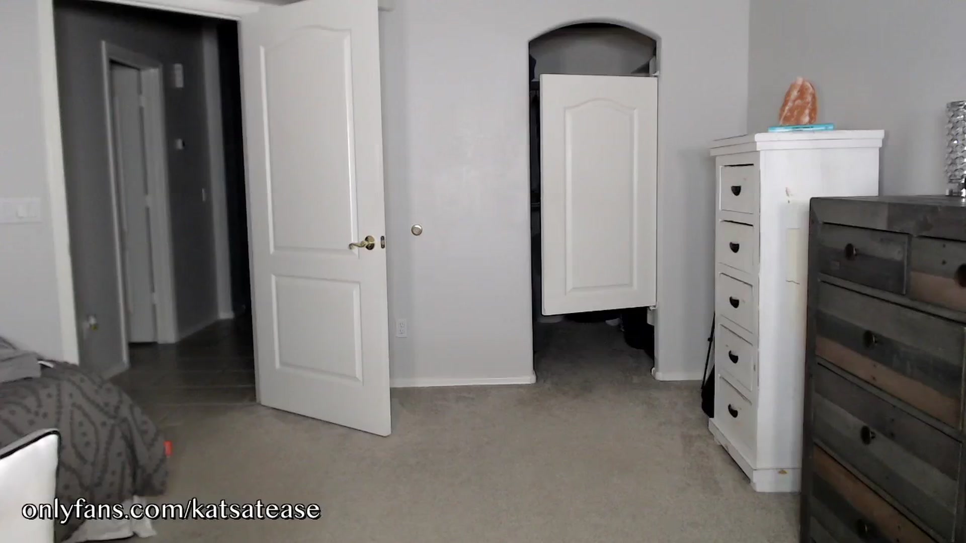 Gallery image thumbnail from KatsAtease's myfreecams stream on, 05/31/2024, 05:07 image 16 of 20