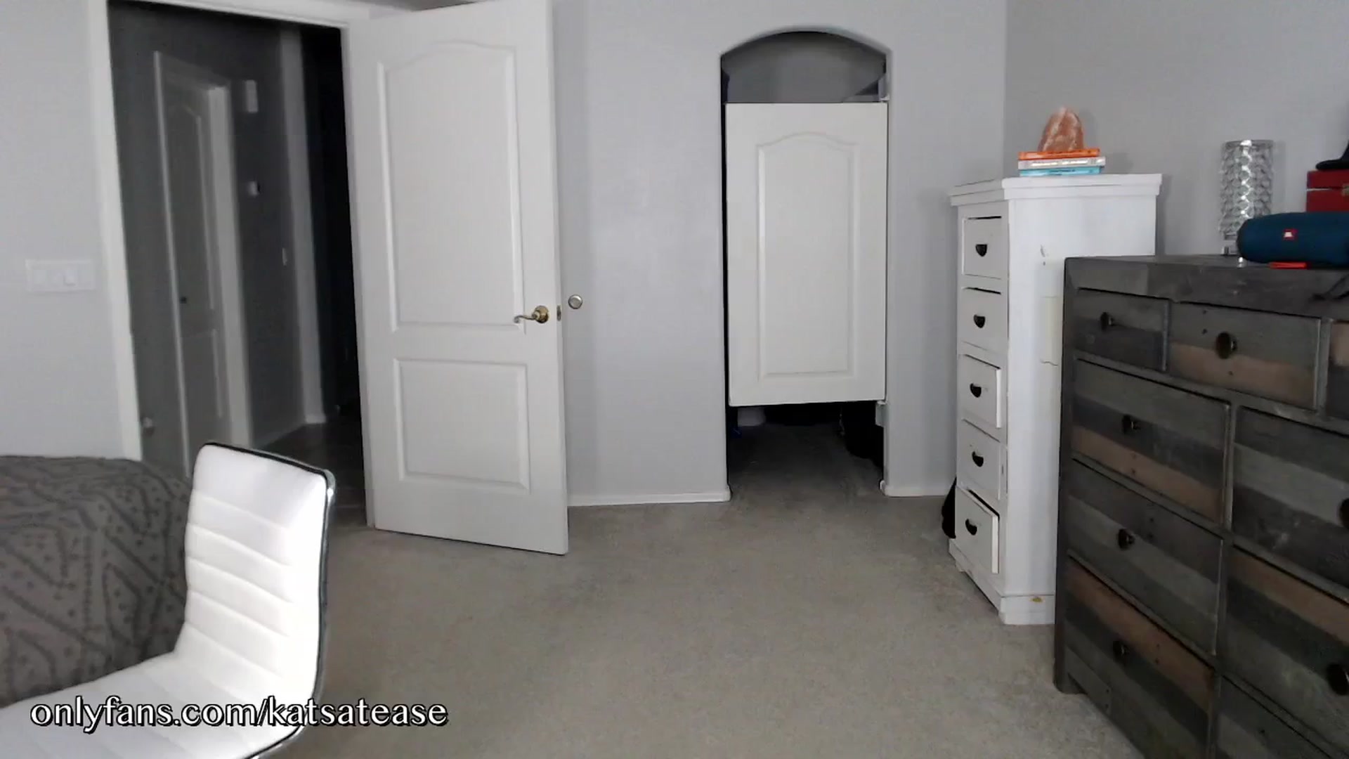 Gallery image thumbnail from KatsAtease's myfreecams stream on, 06/15/2024, 05:17 image 15 of 20
