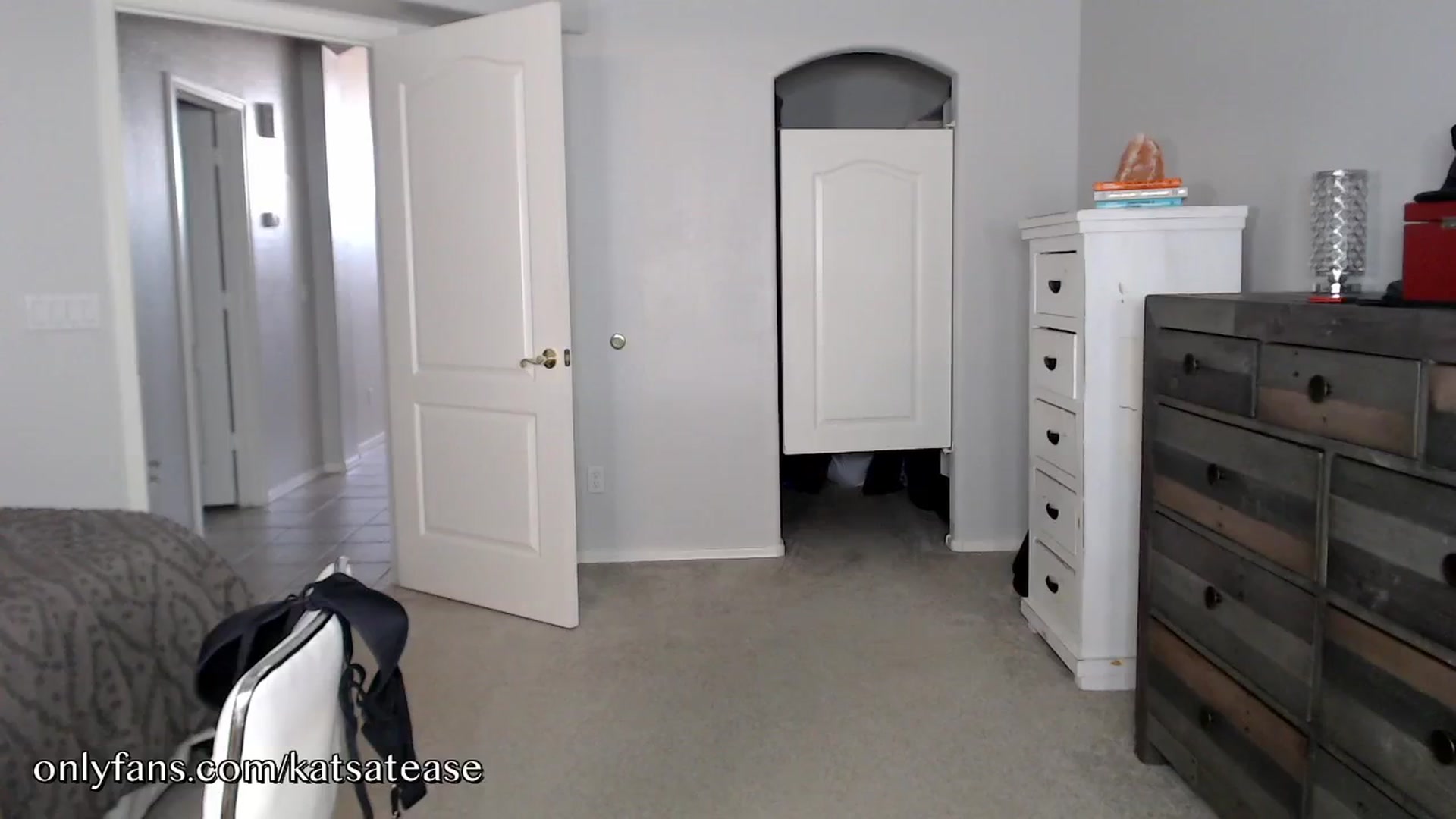 Gallery image thumbnail from KatsAtease's myfreecams stream on, 06/16/2024, 02:37 image 13 of 20
