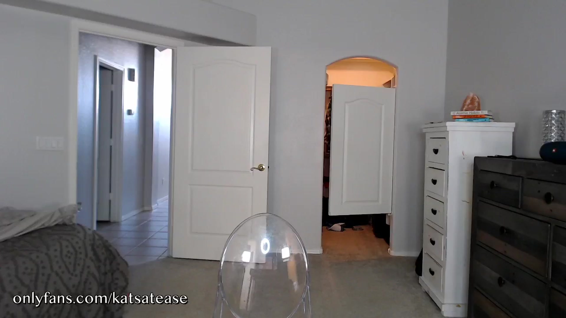 Gallery image thumbnail from KatsAtease's myfreecams stream on, 06/27/2024, 24:05 image 17 of 20