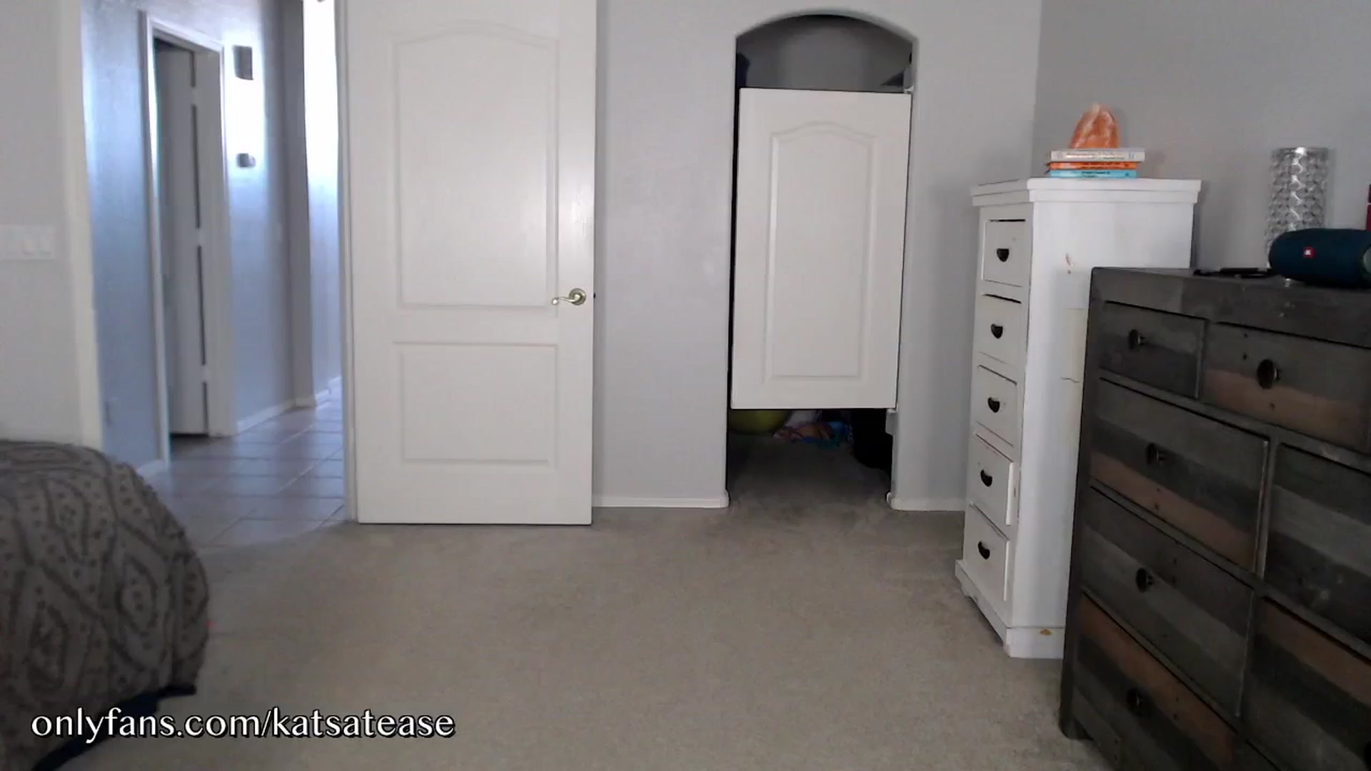 Gallery image thumbnail from KatsAtease's myfreecams stream on, 08/09/2024, 23:56 image 17 of 20