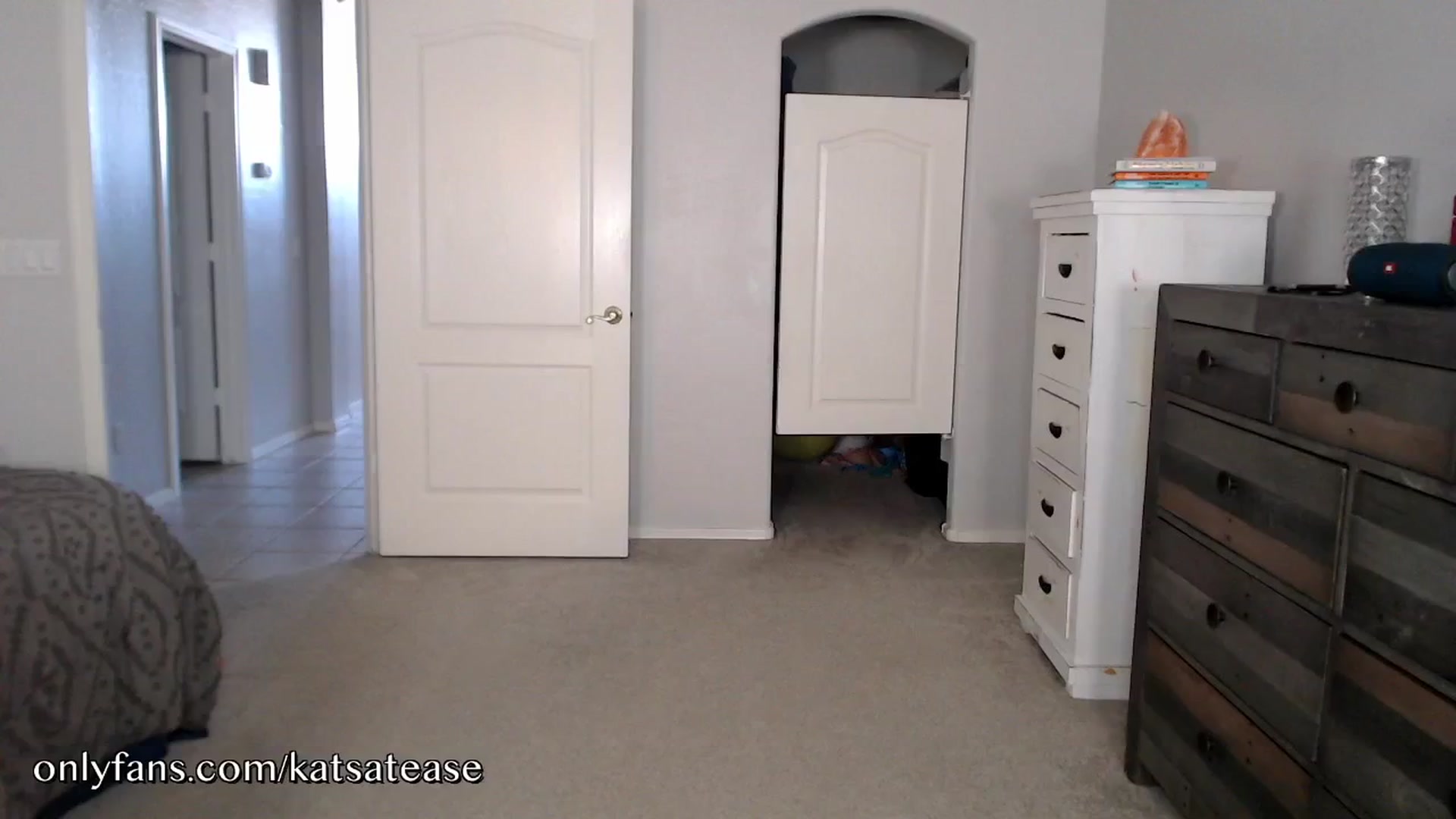 Gallery image thumbnail from KatsAtease's myfreecams stream on, 08/09/2024, 23:56 image 16 of 20