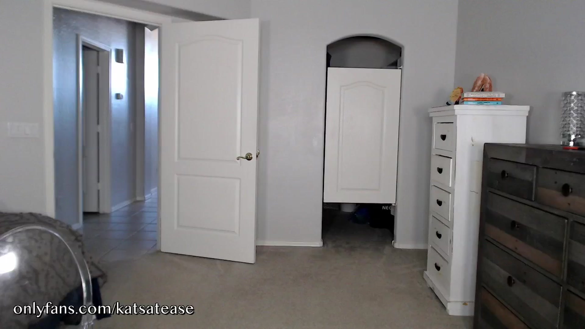 Gallery image thumbnail from KatsAtease's myfreecams stream on, 08/20/2024, 01:14 image 13 of 20
