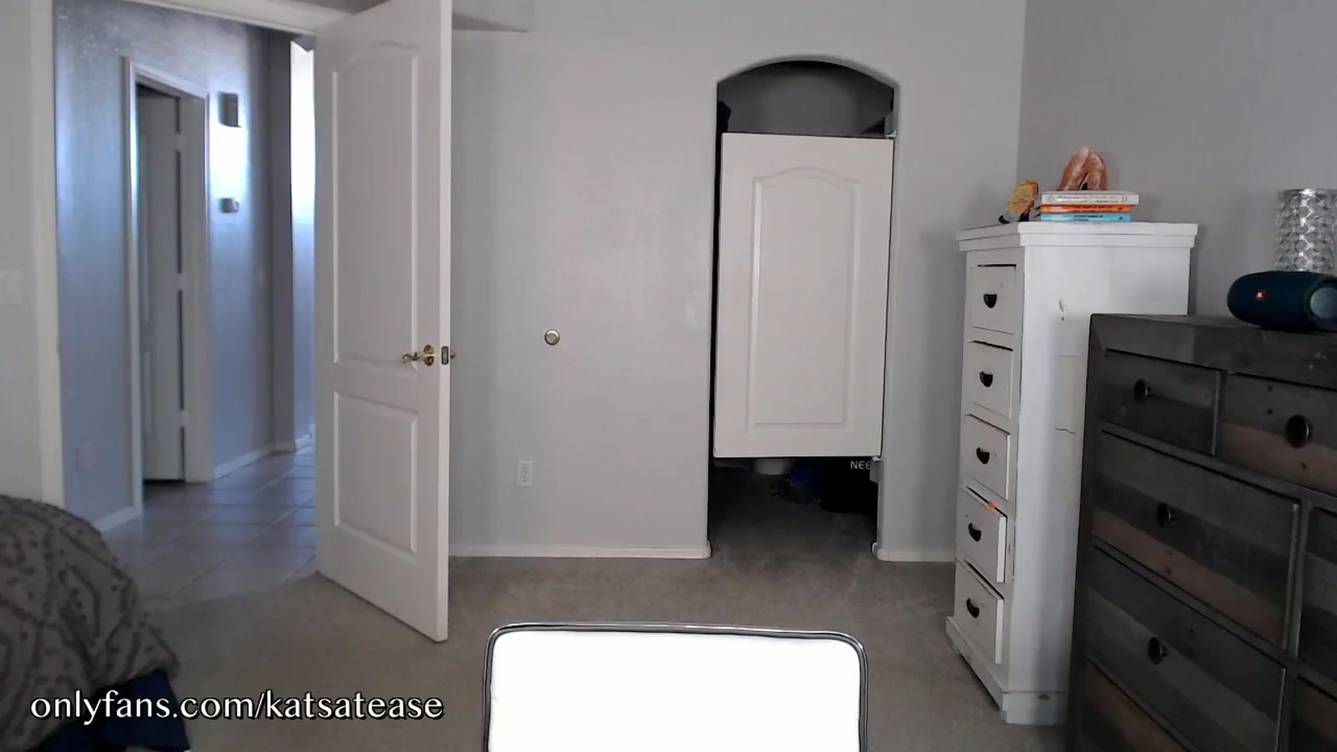 Gallery image thumbnail from KatsAtease's myfreecams stream on, 08/20/2024, 22:50 image 20 of 20