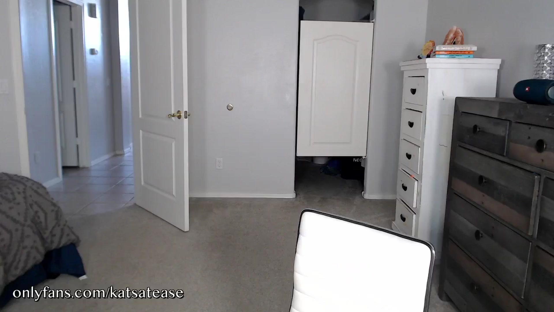 Gallery image thumbnail from KatsAtease's myfreecams stream on, 08/20/2024, 22:50 image 10 of 20