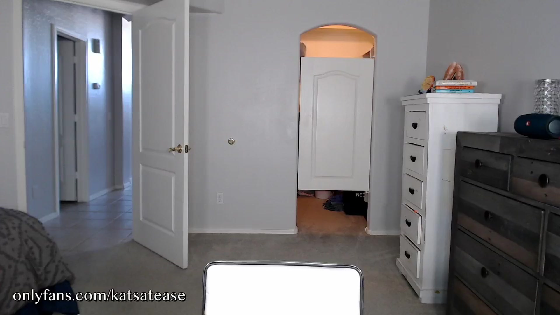 Gallery image thumbnail from KatsAtease's myfreecams stream on, 08/20/2024, 22:50 image 19 of 20