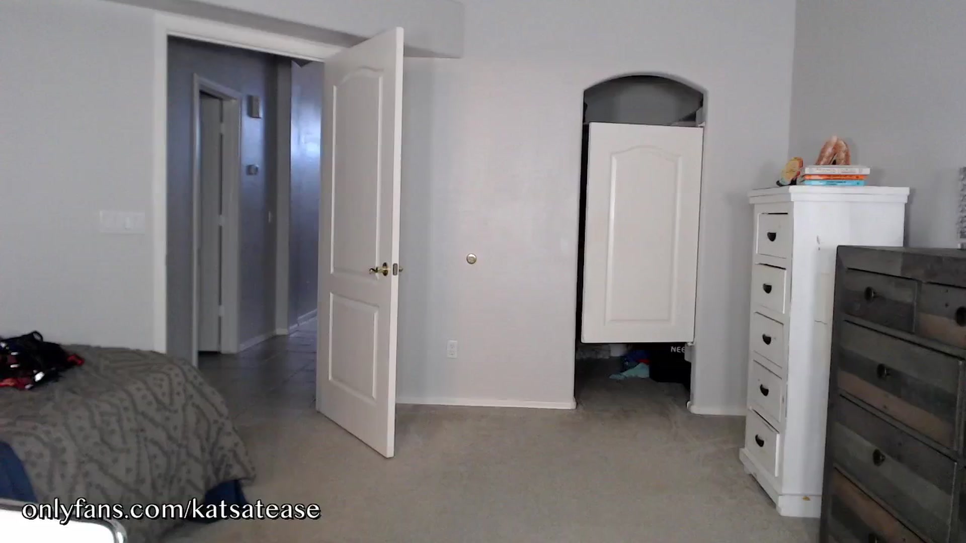 Gallery image thumbnail from KatsAtease's myfreecams stream on, 08/22/2024, 03:58 image 9 of 20