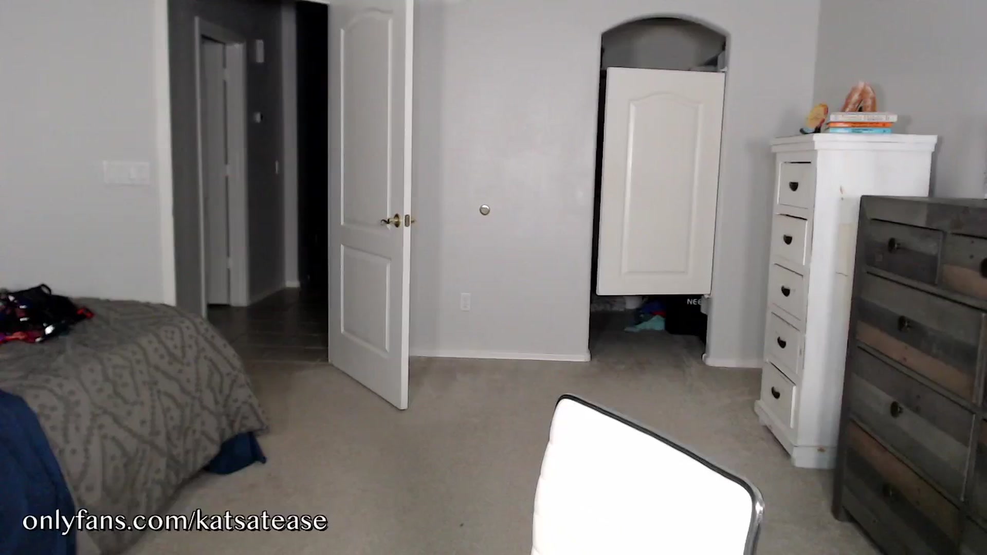 Gallery image thumbnail from KatsAtease's myfreecams stream on, 08/22/2024, 03:58 image 15 of 20