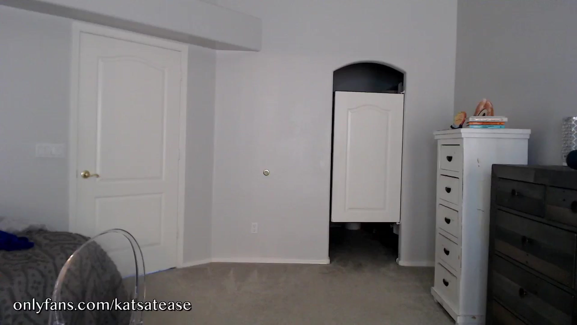 Gallery image thumbnail from KatsAtease's myfreecams stream on, 08/27/2024, 20:28 image 17 of 20