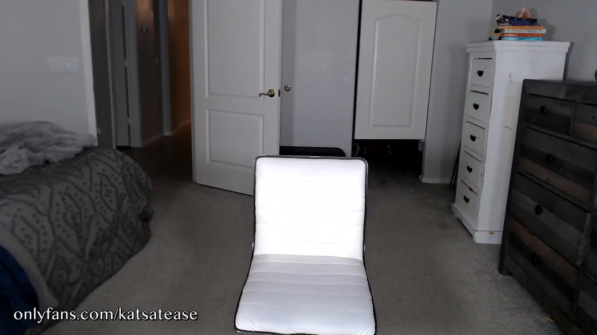 Gallery image thumbnail from KatsAtease's myfreecams stream on, 10/13/2024, 06:26 image 12 of 20