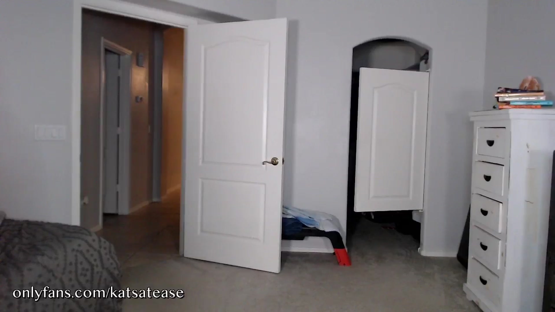 Gallery image thumbnail from KatsAtease's myfreecams stream on, 10/26/2024, 05:44 image 13 of 20