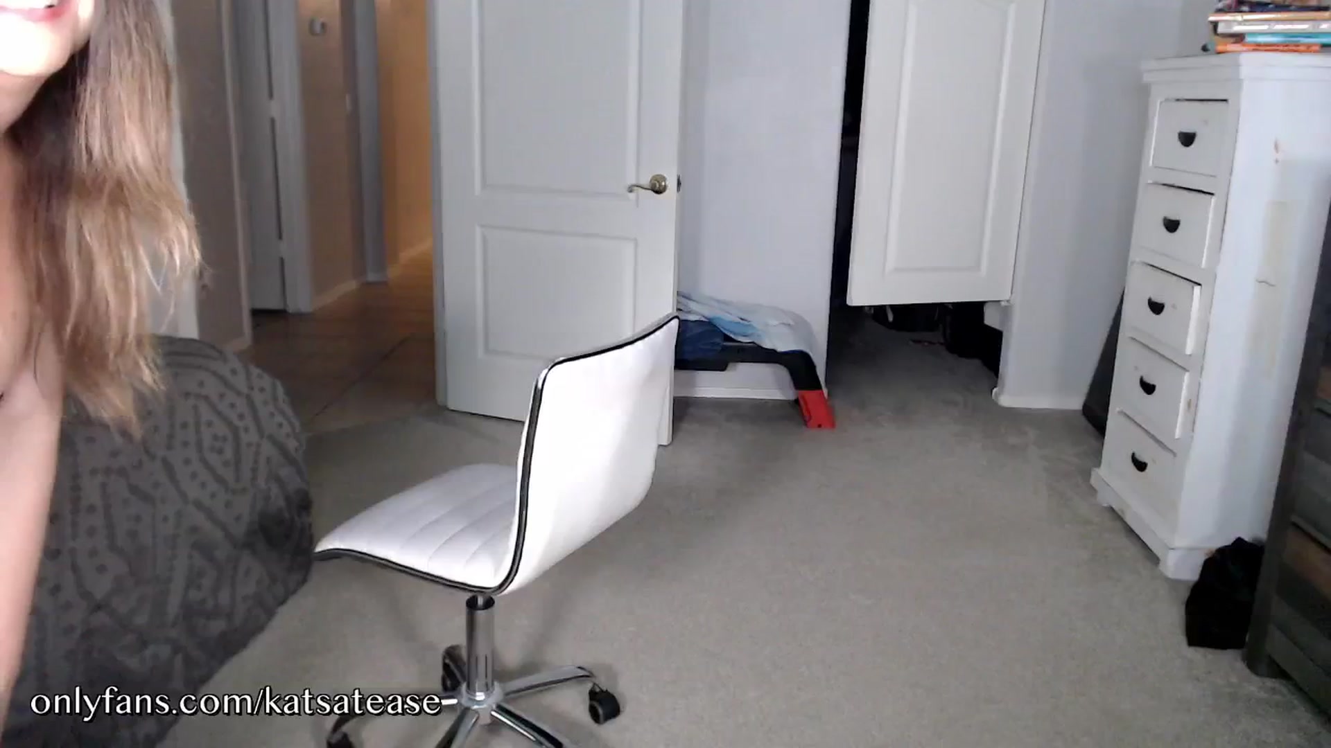 Gallery image thumbnail from KatsAtease's myfreecams stream on, 10/26/2024, 05:44 image 12 of 20