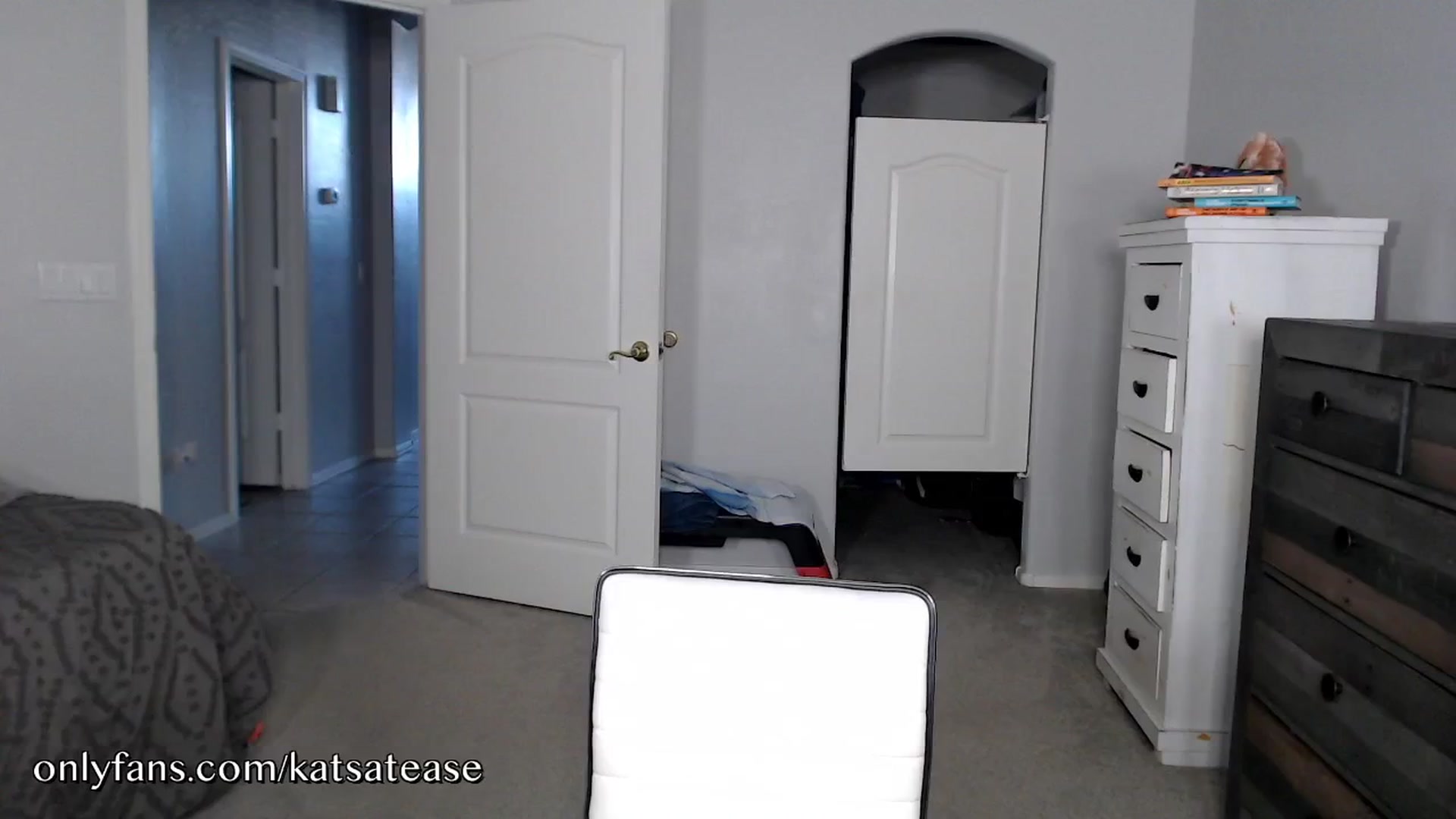 Gallery image thumbnail from KatsAtease's myfreecams stream on, 10/27/2024, 01:26 image 1 of 20