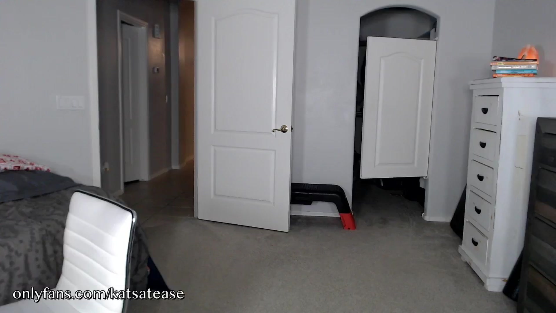 Gallery image thumbnail from KatsAtease's myfreecams stream on, 11/06/2024, 01:07 image 14 of 20