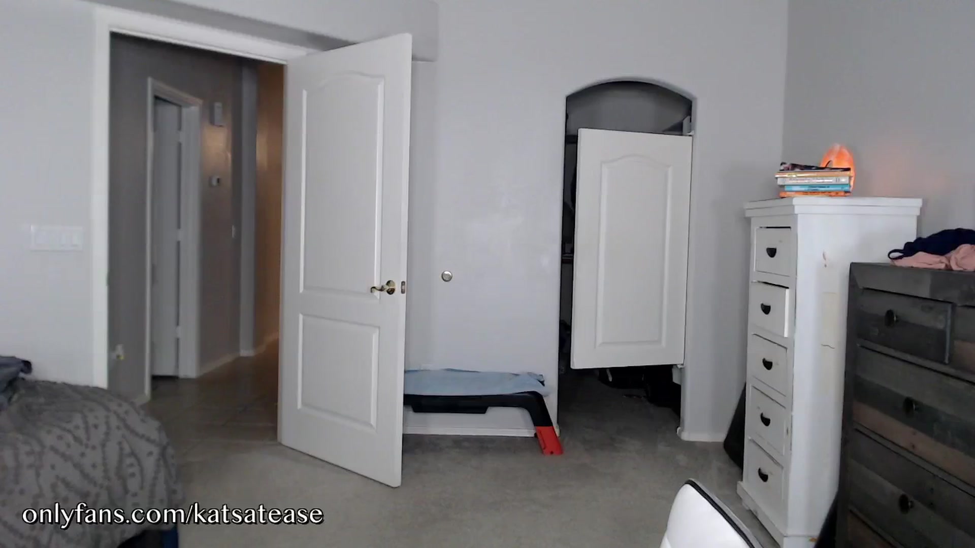 Gallery image thumbnail from KatsAtease's myfreecams stream on, 11/08/2024, 04:29 image 9 of 20