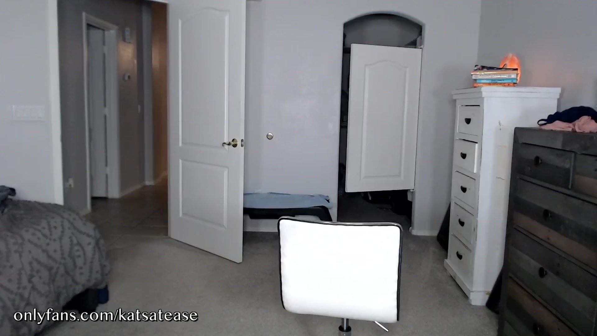 Gallery image thumbnail from KatsAtease's myfreecams stream on, 11/08/2024, 04:29 image 15 of 20