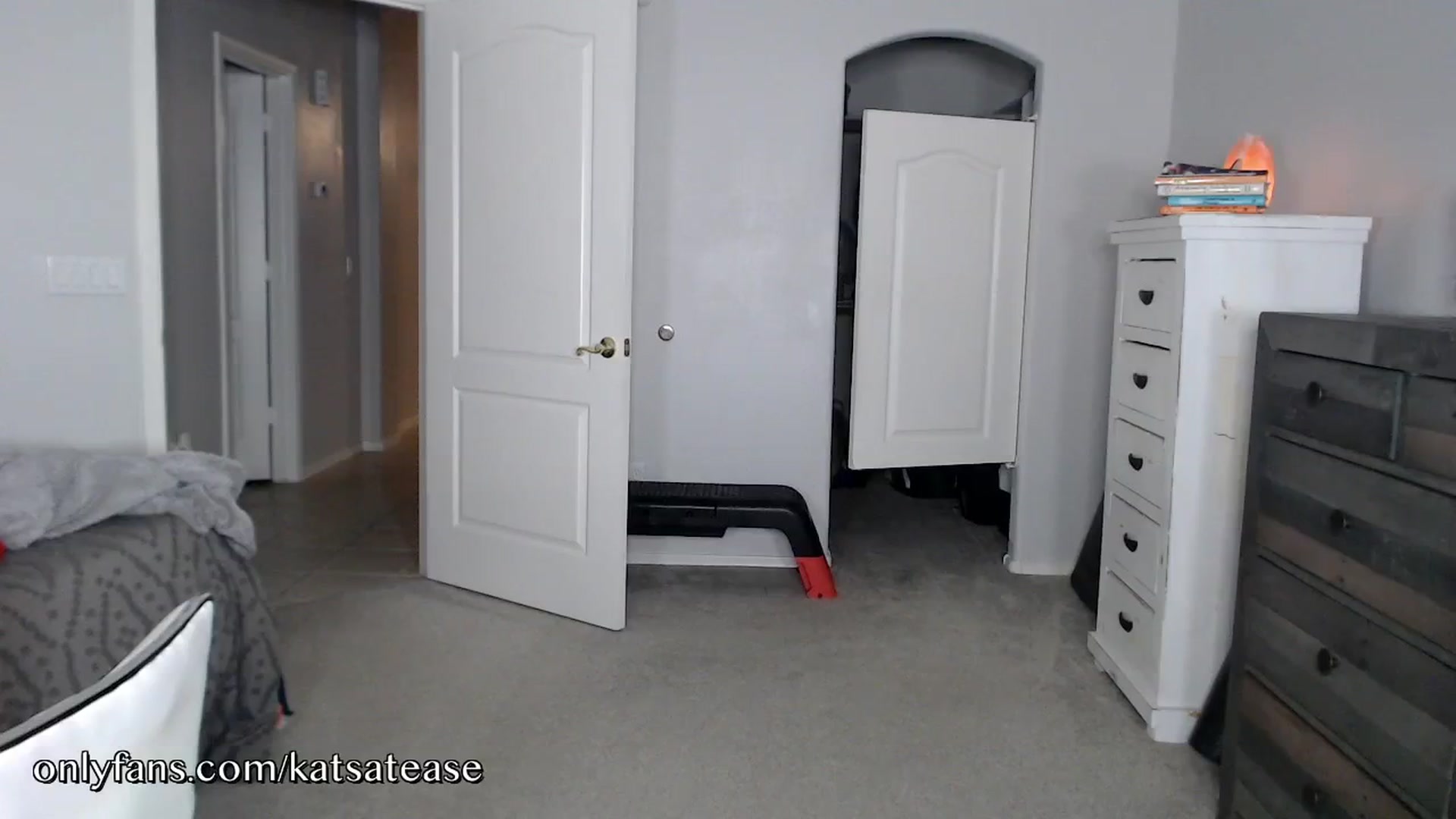 Gallery image thumbnail from KatsAtease's myfreecams stream on, 11/09/2024, 05:04 image 15 of 20