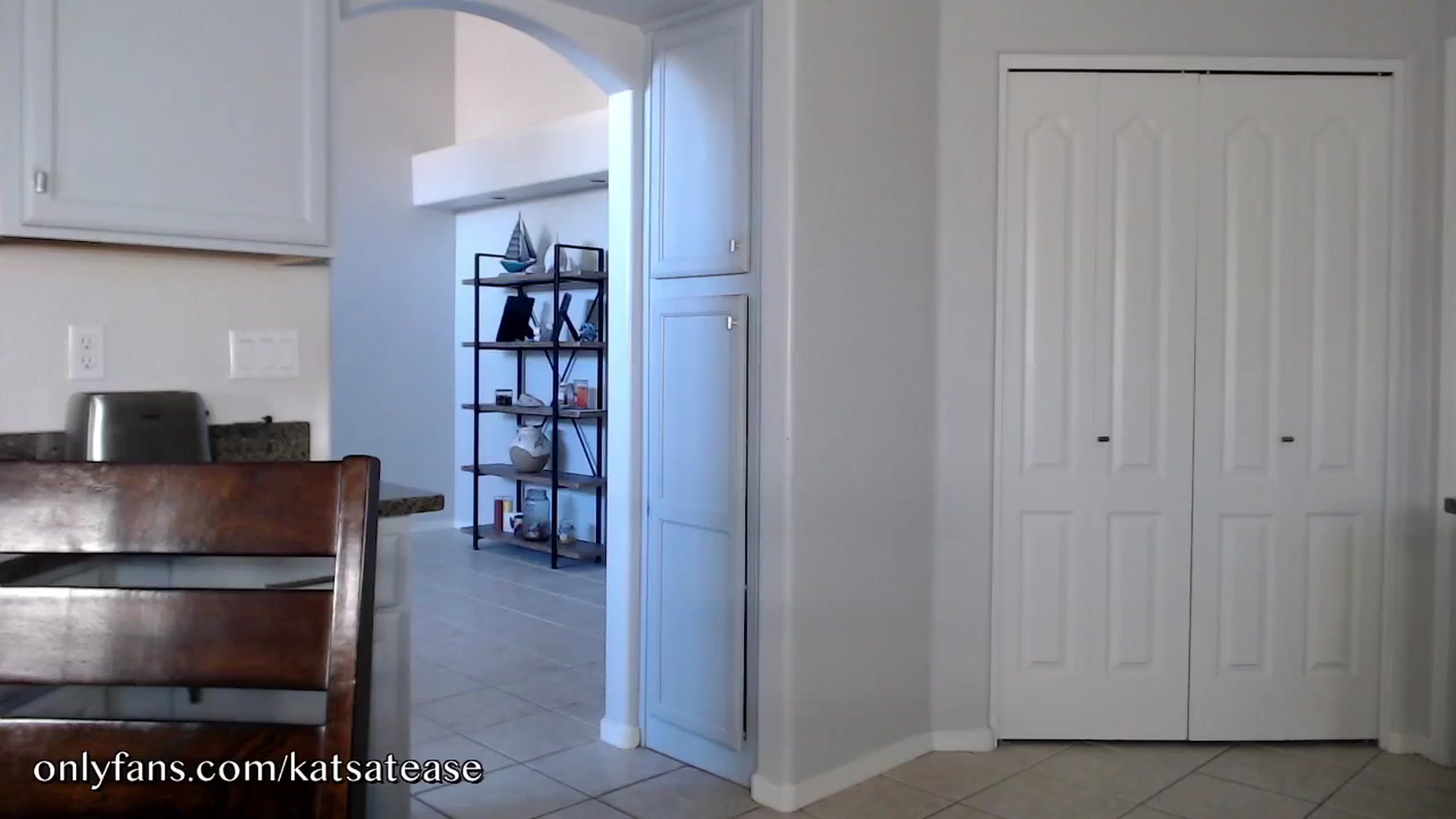 Gallery image thumbnail from KatsAtease's myfreecams stream on, 11/21/2024, 22:55 image 3 of 20