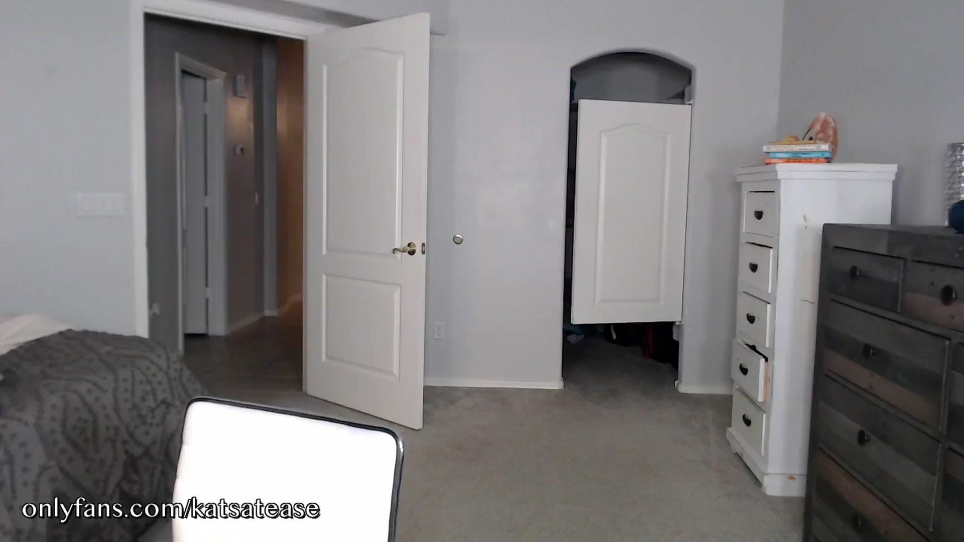 Gallery image thumbnail from KatsAtease's myfreecams stream on, 11/23/2024, 05:05 image 17 of 20