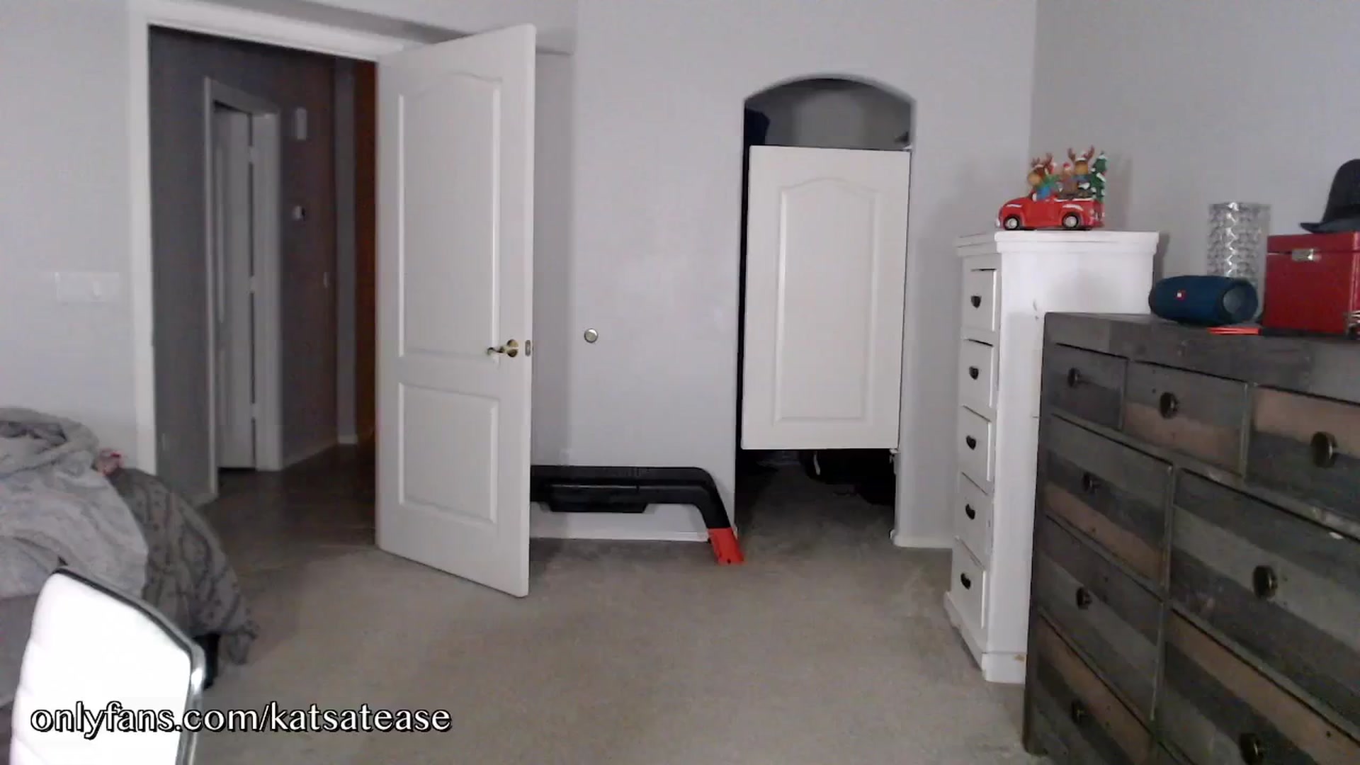 Gallery image thumbnail from KatsAtease's myfreecams stream on, 12/03/2024, 05:04 image 7 of 20