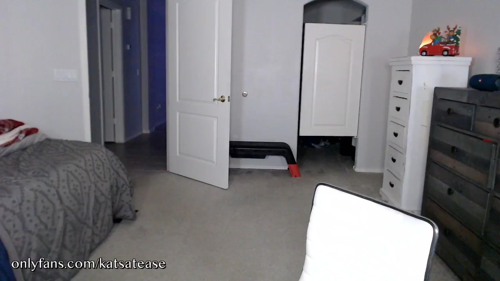 Gallery image thumbnail from KatsAtease's myfreecams stream on, 12/24/2024, 04:08 image 8 of 20