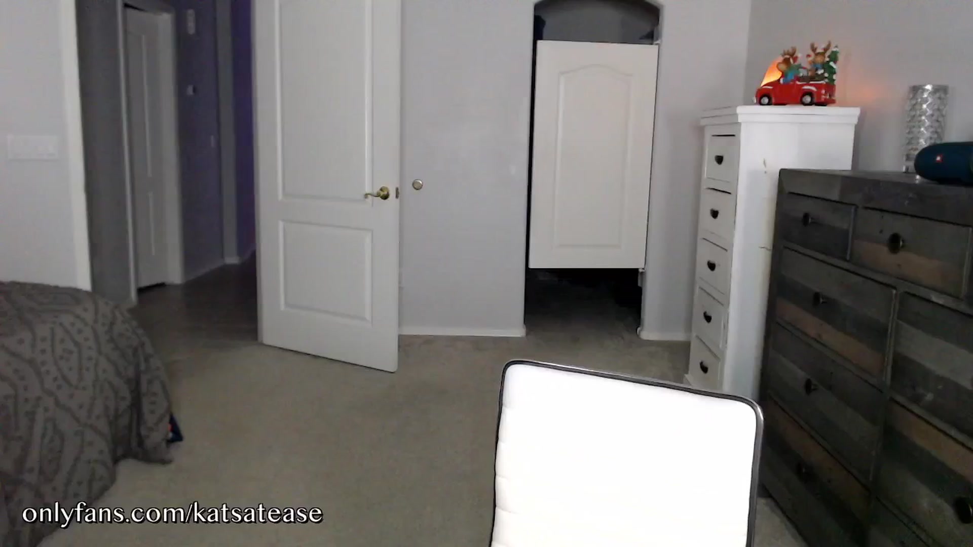 Gallery image thumbnail from KatsAtease's myfreecams stream on, 12/28/2024, 01:41 image 2 of 20