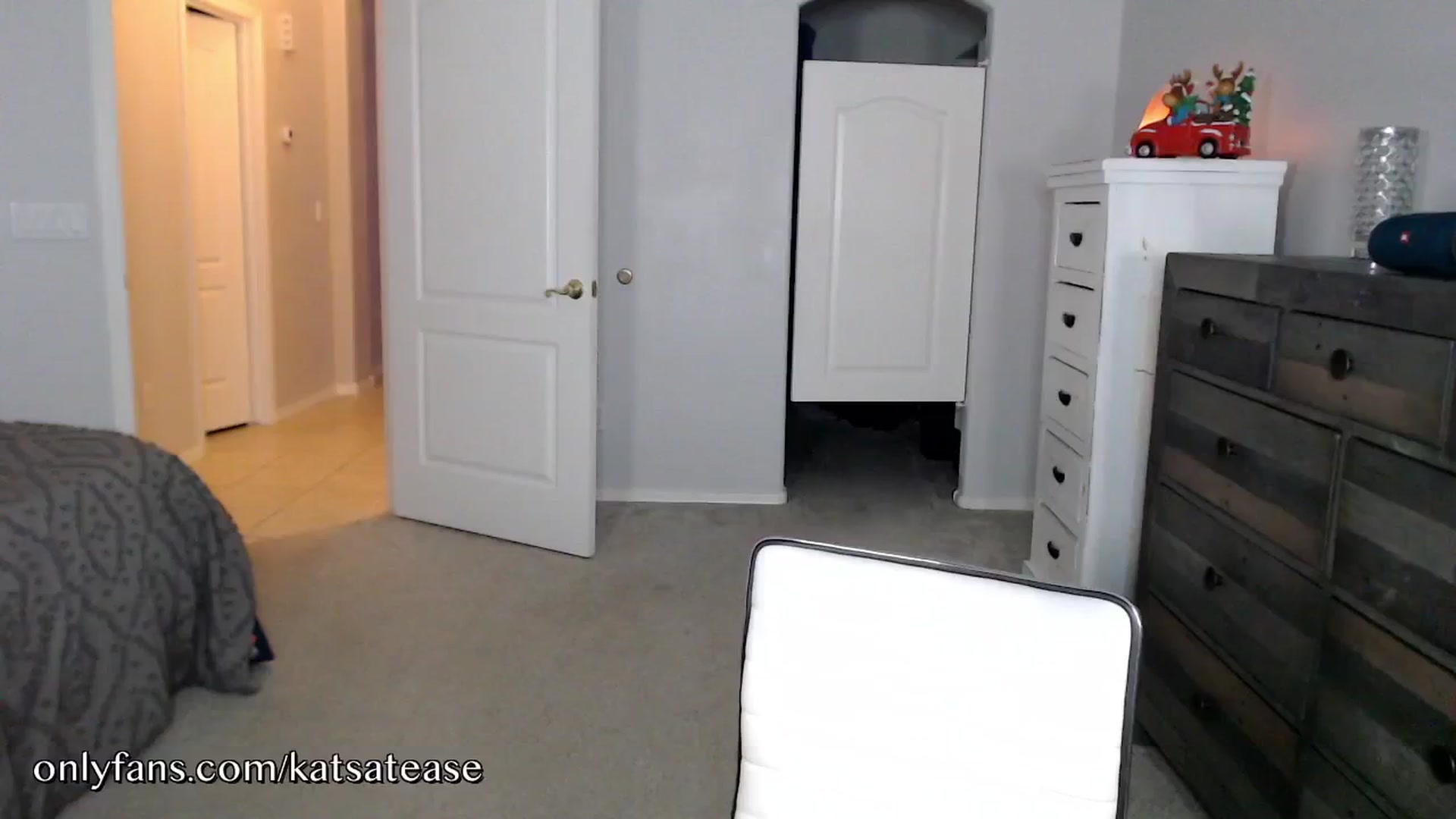 Gallery image thumbnail from KatsAtease's myfreecams stream on, 12/28/2024, 01:41 image 3 of 20