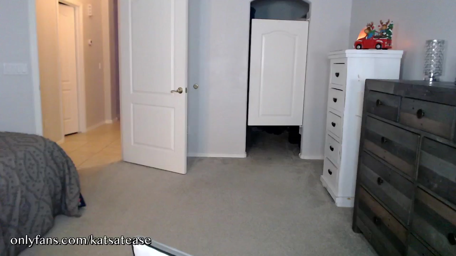 Gallery image thumbnail from KatsAtease's myfreecams stream on, 12/28/2024, 01:41 image 8 of 20