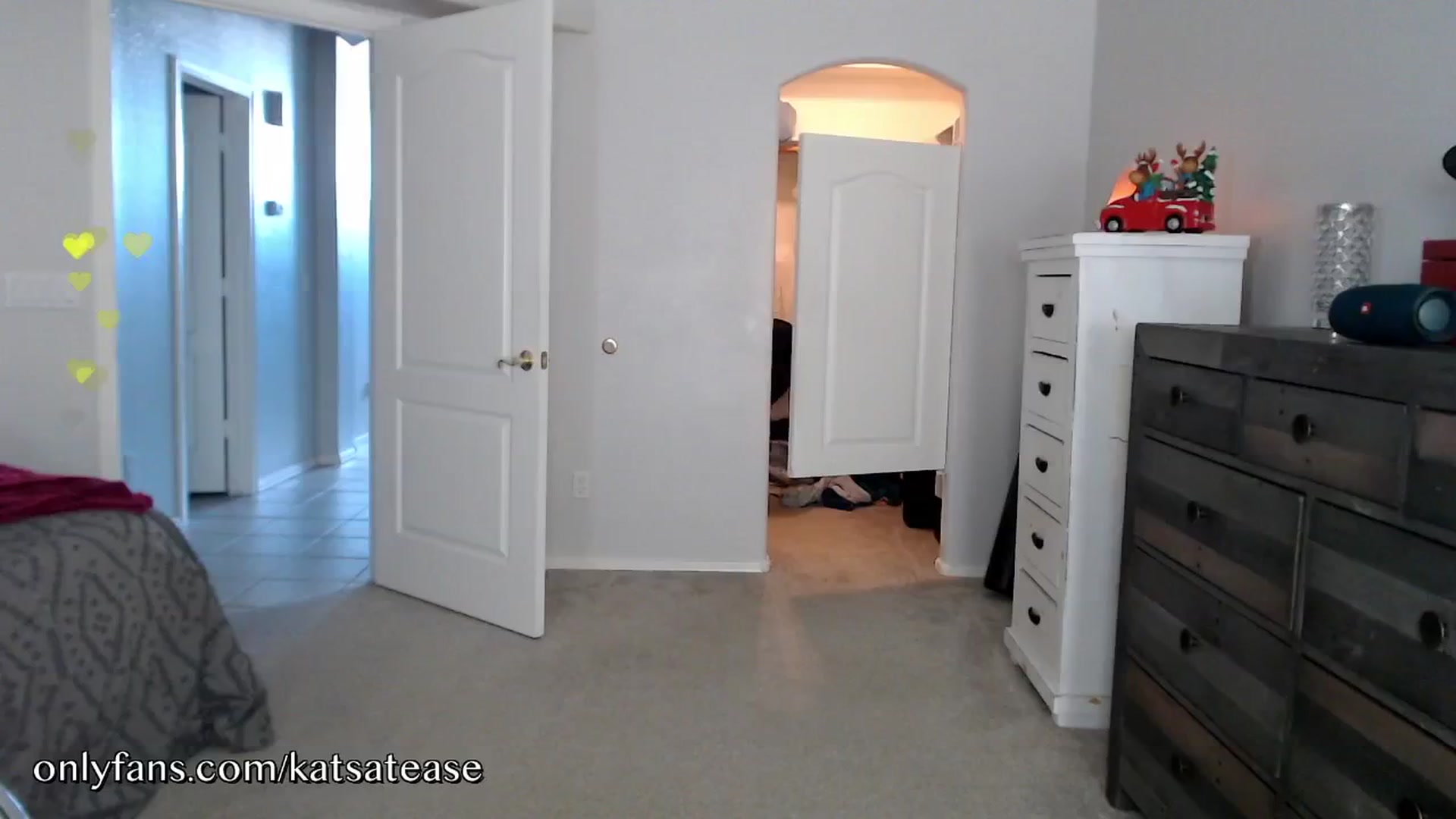 Gallery image thumbnail from KatsAtease's myfreecams stream on, 12/29/2024, 24:07 image 5 of 20