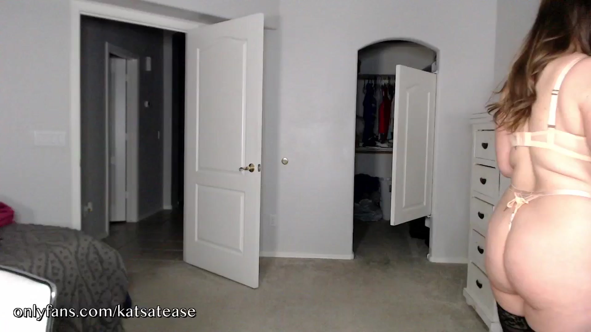 Gallery image thumbnail from KatsAtease's myfreecams stream on, 01/07/2025, 01:52 image 15 of 20