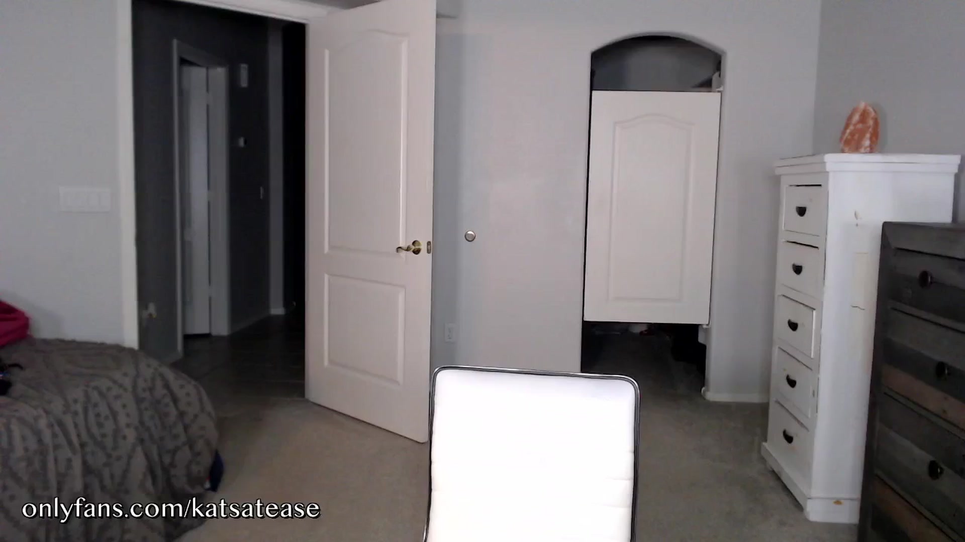 Gallery image thumbnail from KatsAtease's myfreecams stream on, 01/07/2025, 04:07 image 4 of 20