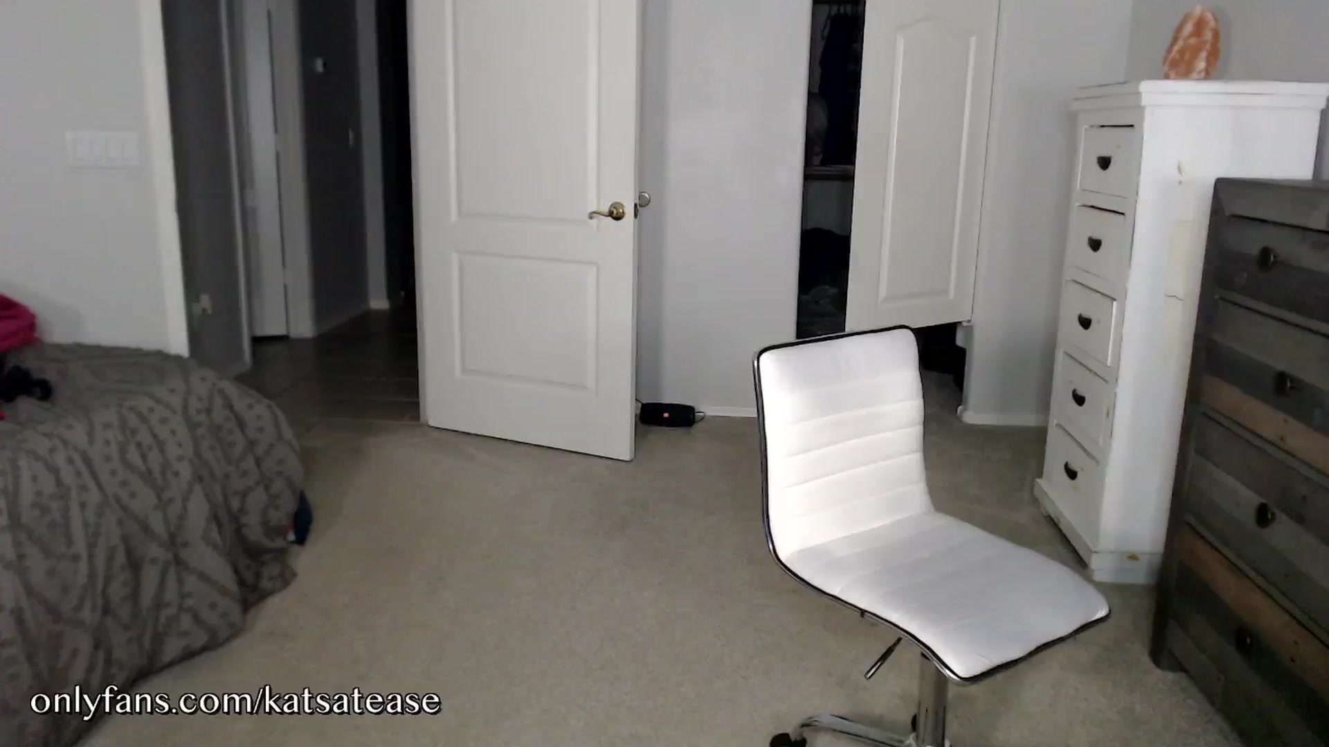 Gallery image thumbnail from KatsAtease's myfreecams stream on, 01/07/2025, 04:07 image 20 of 20