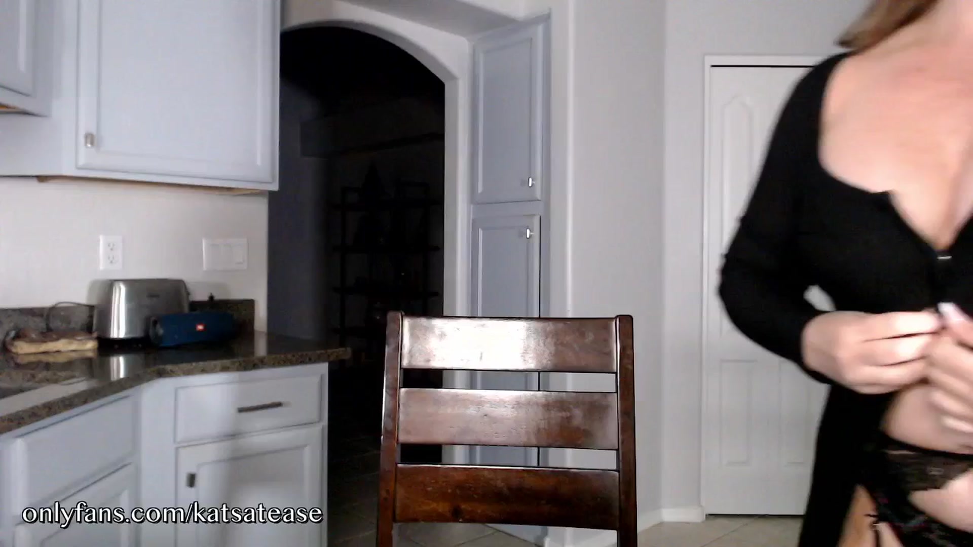 Gallery image thumbnail from KatsAtease's myfreecams stream on, 01/12/2025, 03:17 image 7 of 20