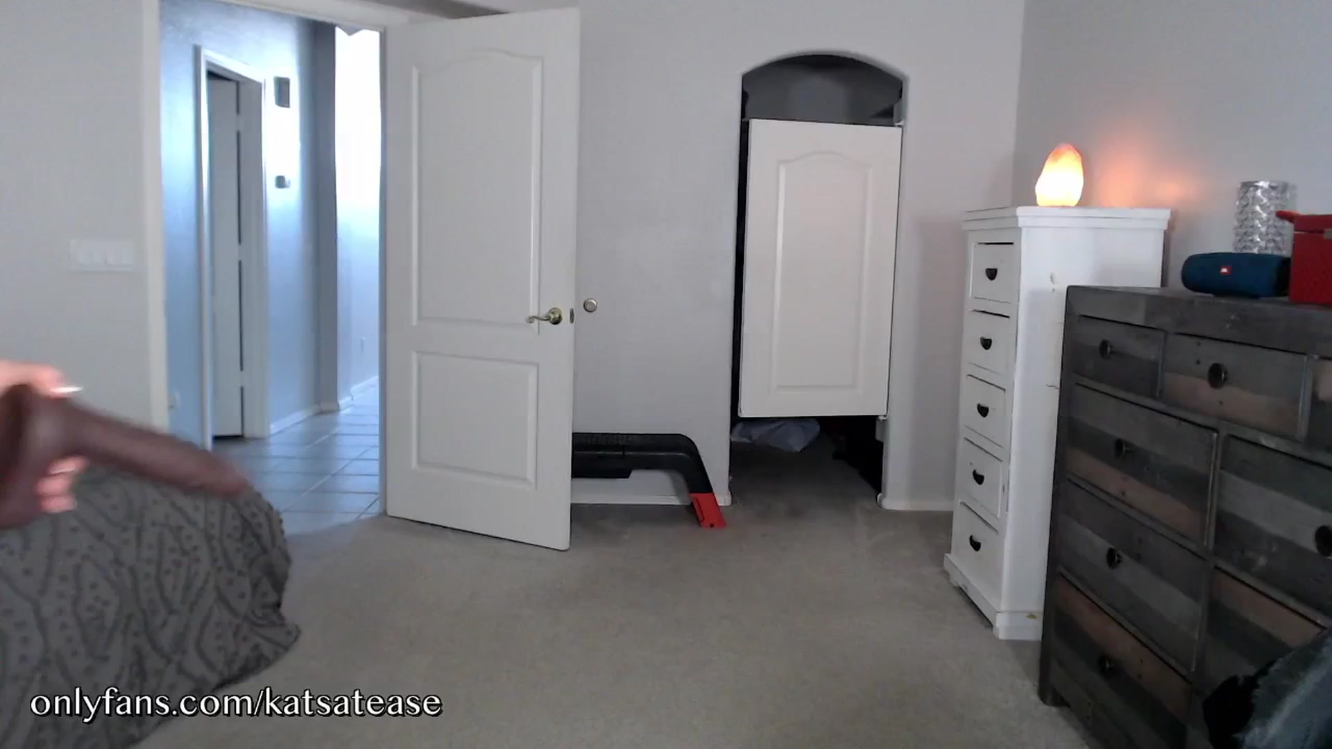 Gallery image thumbnail from KatsAtease's myfreecams stream on, 06/04/2025, 02:01 image 1 of 20