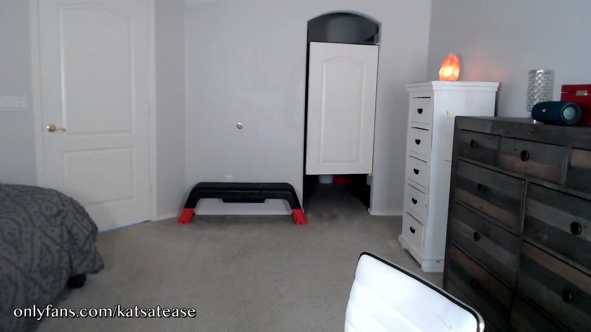 Gallery image thumbnail from KatsAtease's myfreecams stream on, 08/04/2025, 21:02 image 1 of 20