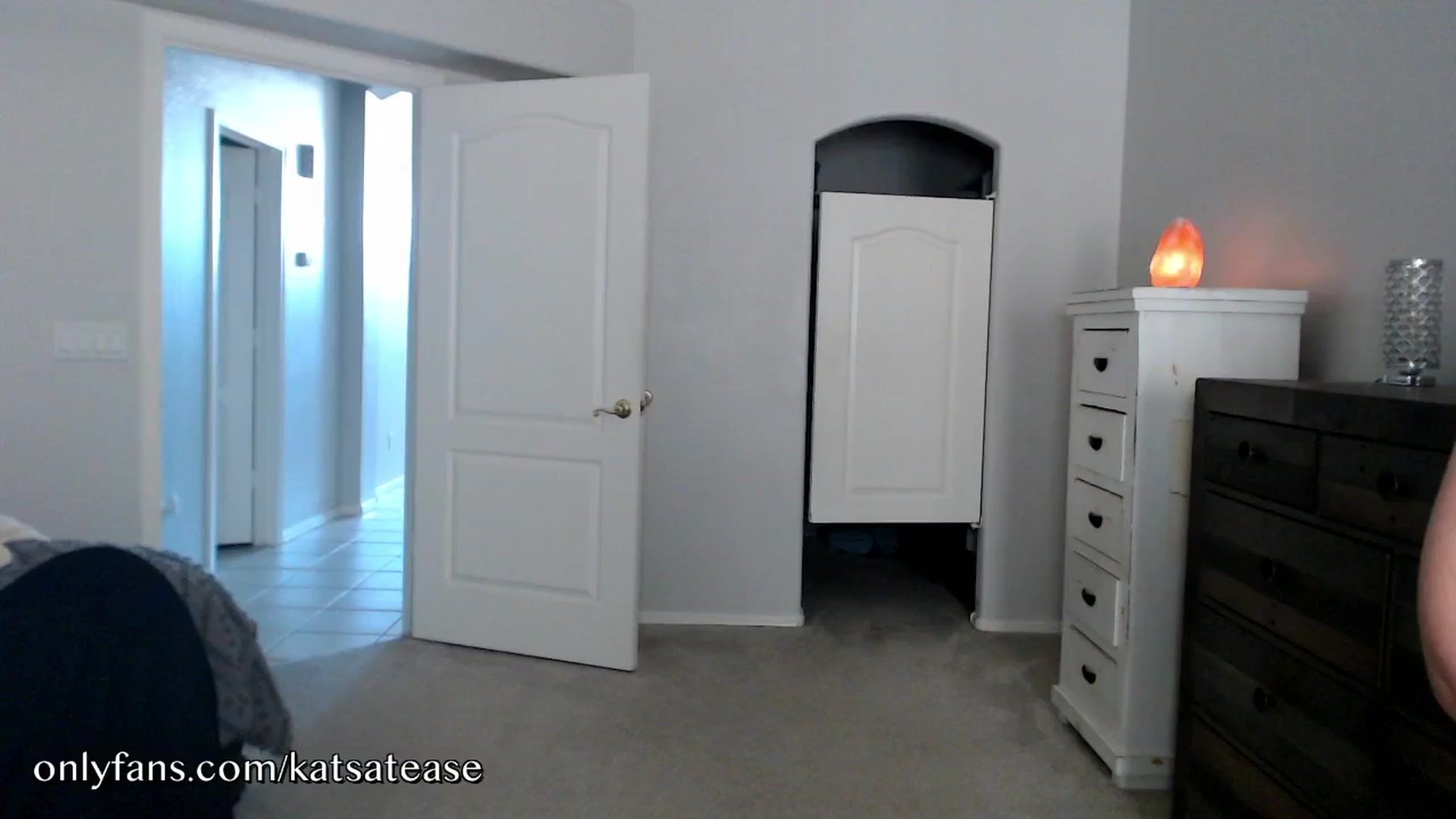 Gallery image thumbnail from KatsAtease's myfreecams stream on, 08/21/2025, 21:19 image 3 of 20