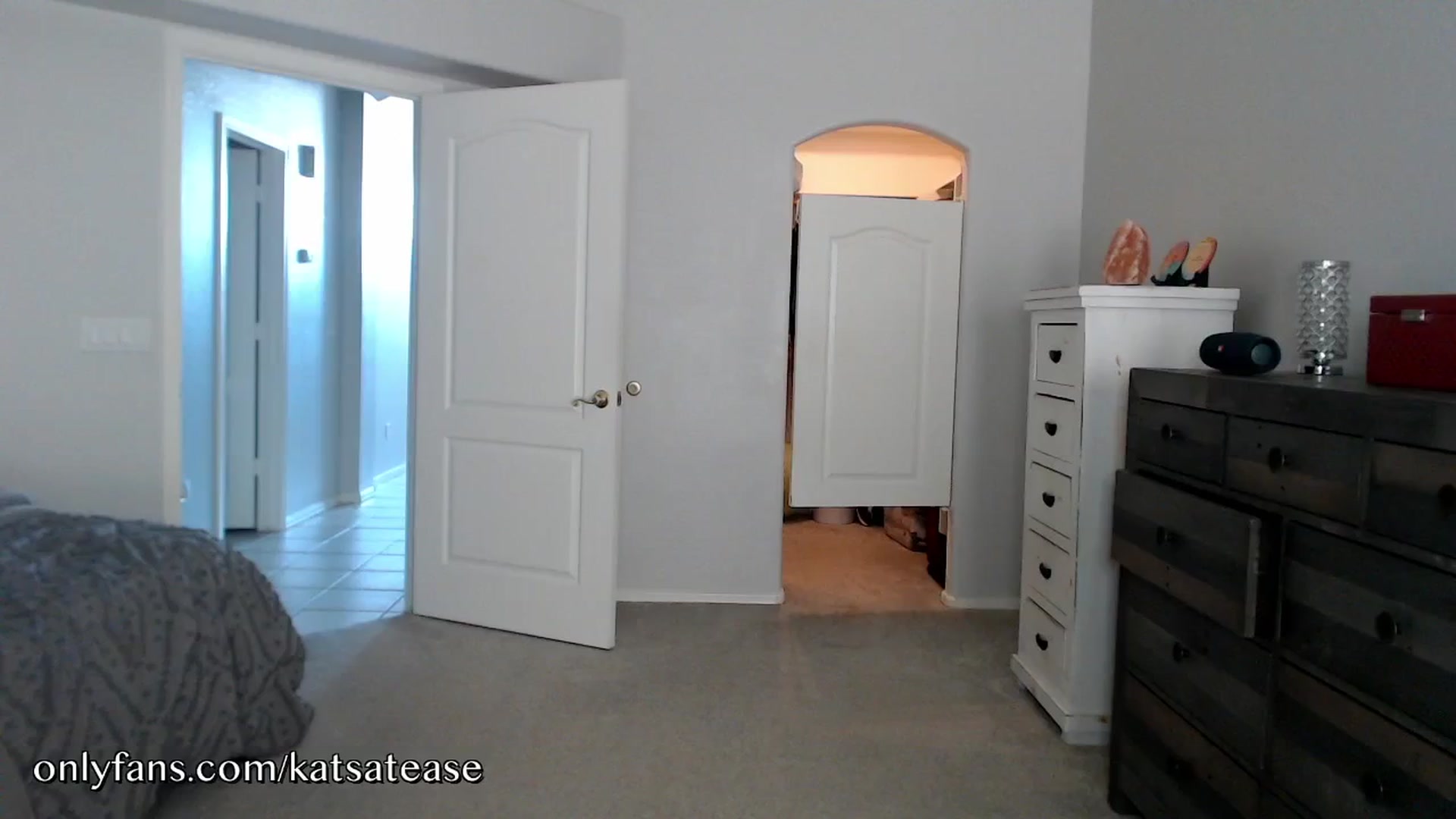 Gallery image thumbnail from KatsAtease's myfreecams stream on, 10/31/2025, 18:49 image 14 of 20