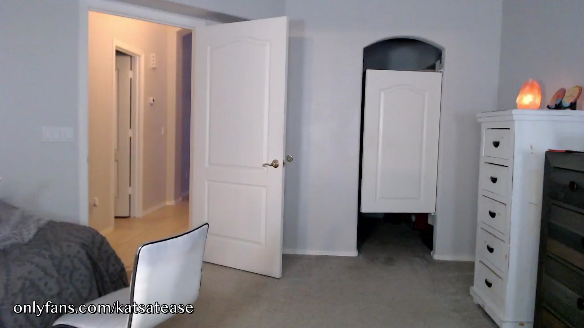 Gallery image thumbnail from KatsAtease's myfreecams stream on, 12/18/2025, 04:42 image 17 of 20