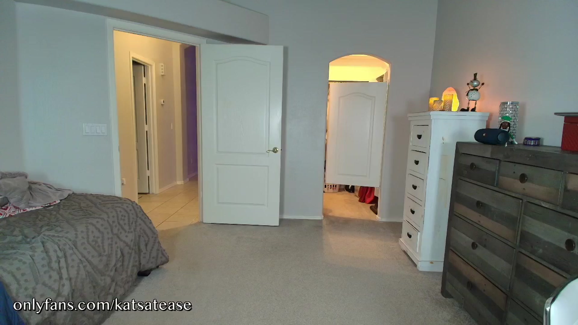 Gallery image thumbnail from KatsAtease's myfreecams stream on, 01/03/2026, 02:18 image 4 of 20