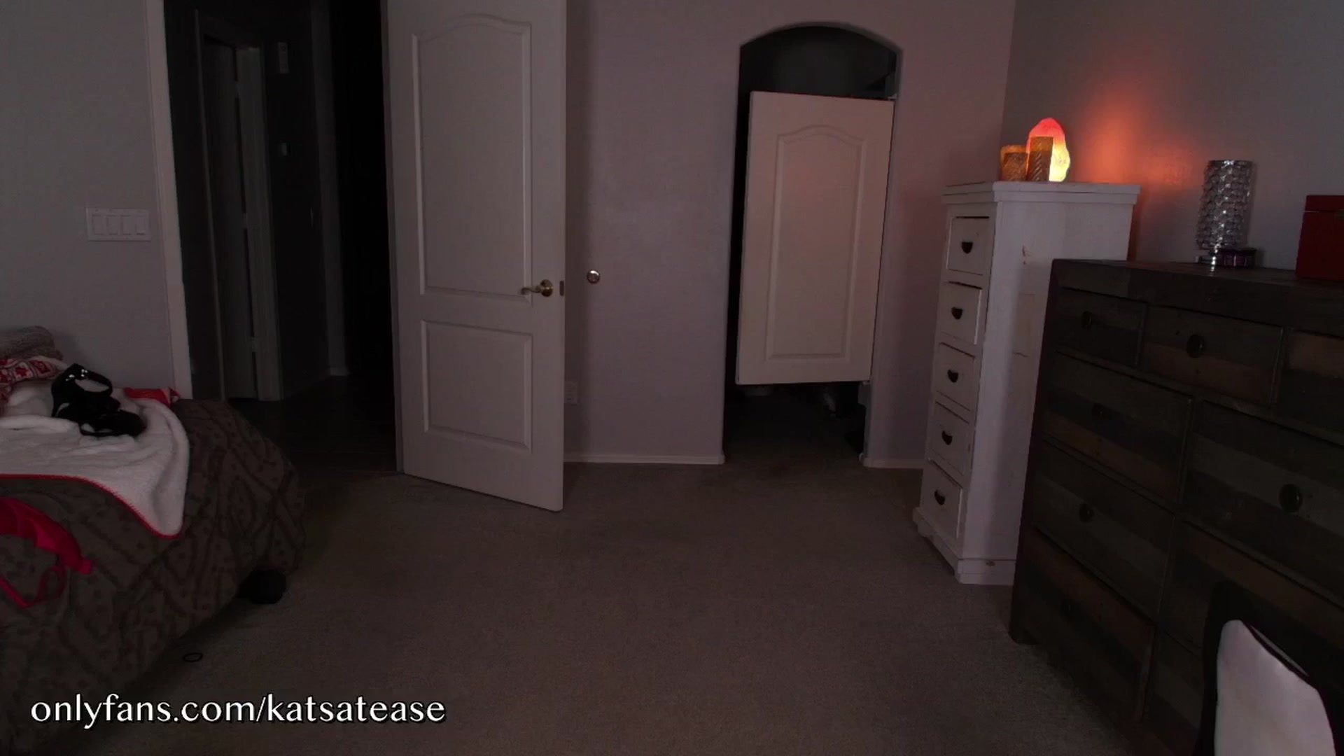 Gallery image thumbnail from KatsAtease's myfreecams stream on, 01/27/2026, 03:20 image 14 of 20