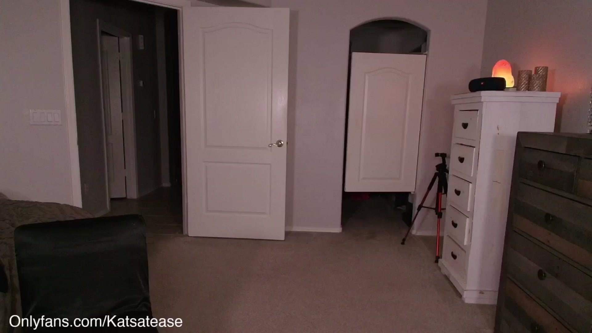 Gallery image thumbnail from KatsAtease's myfreecams stream on, 04/11/2026, 05:14 image 13 of 20