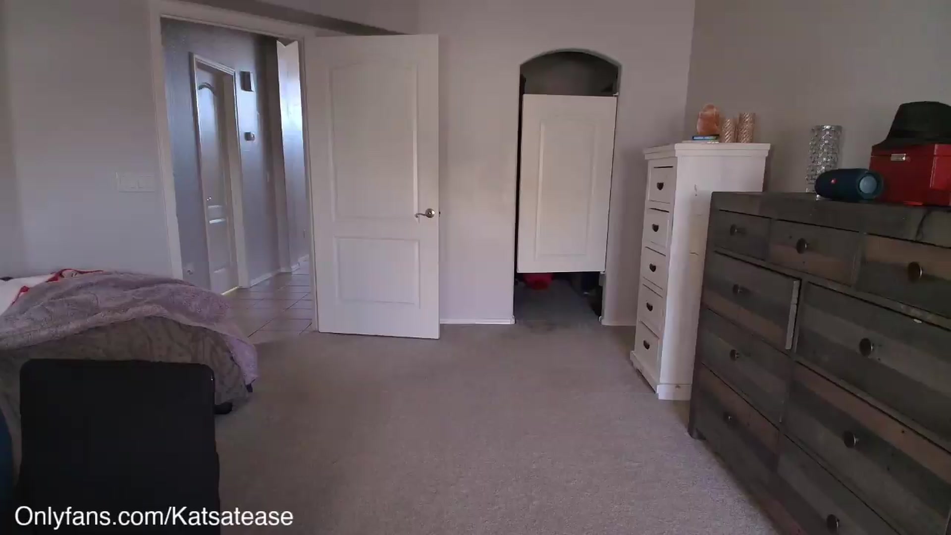 Gallery image thumbnail from KatsAtease's myfreecams stream on, 06/27/2026, 01:41 image 18 of 20