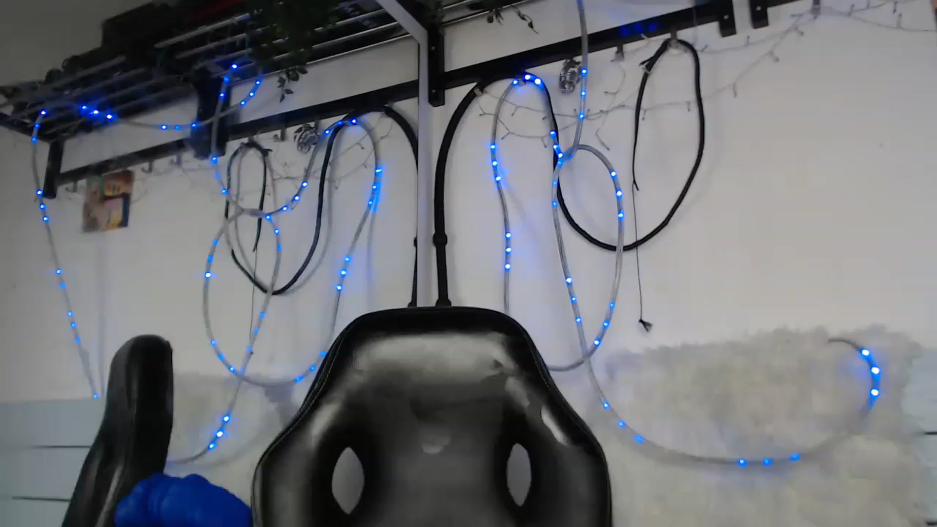 Gallery image thumbnail from Katsandcrows's myfreecams stream on, 03/27/2023, 24:23 image 15 of 20