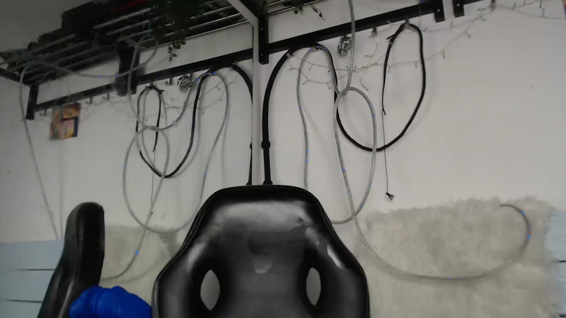 Gallery image thumbnail from Katsandcrows's myfreecams stream on, 03/27/2023, 24:23 image 8 of 20