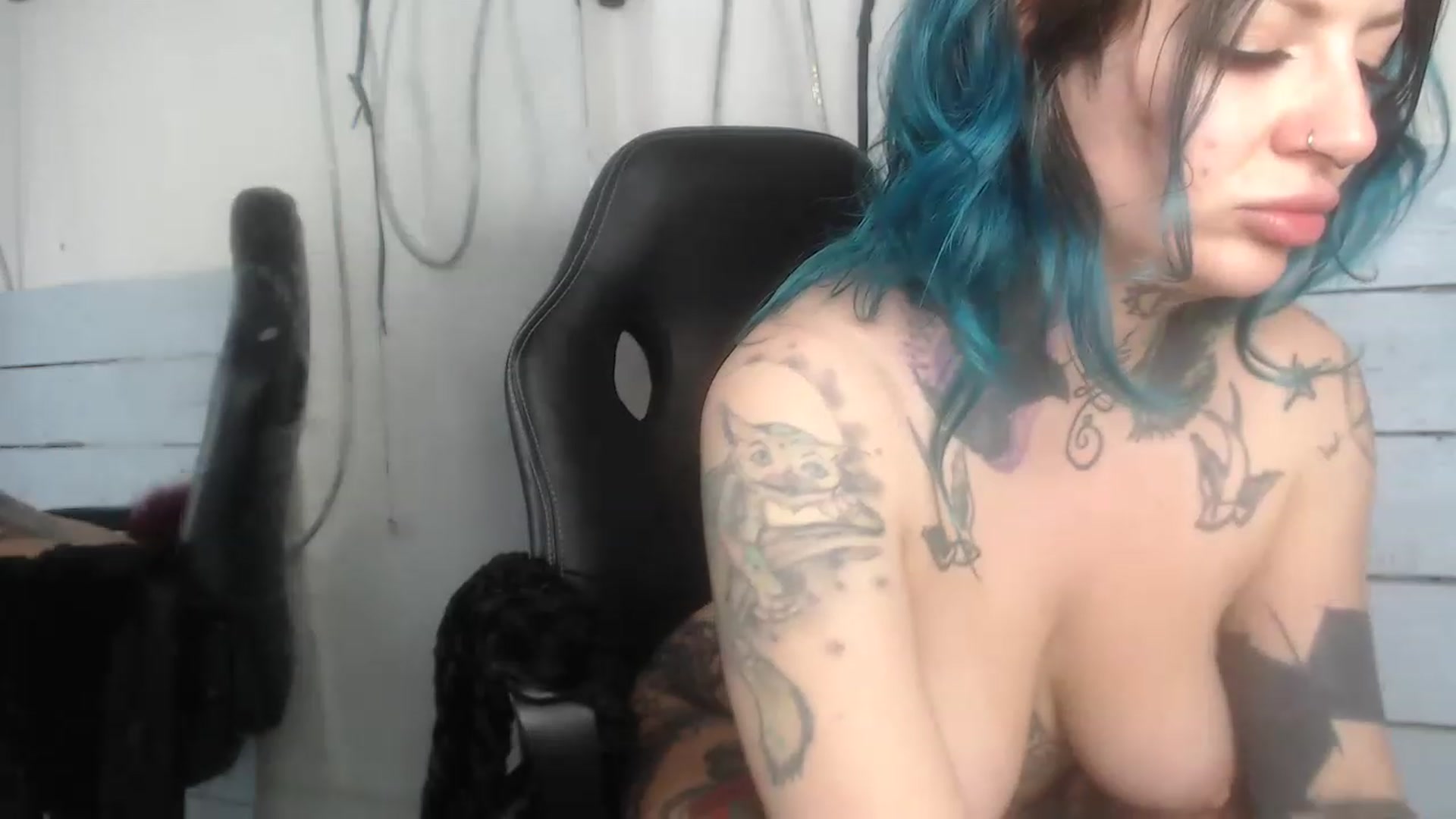 Gallery image thumbnail from Katsandcrows's myfreecams stream on, 04/17/2023, 24:03 image 19 of 20