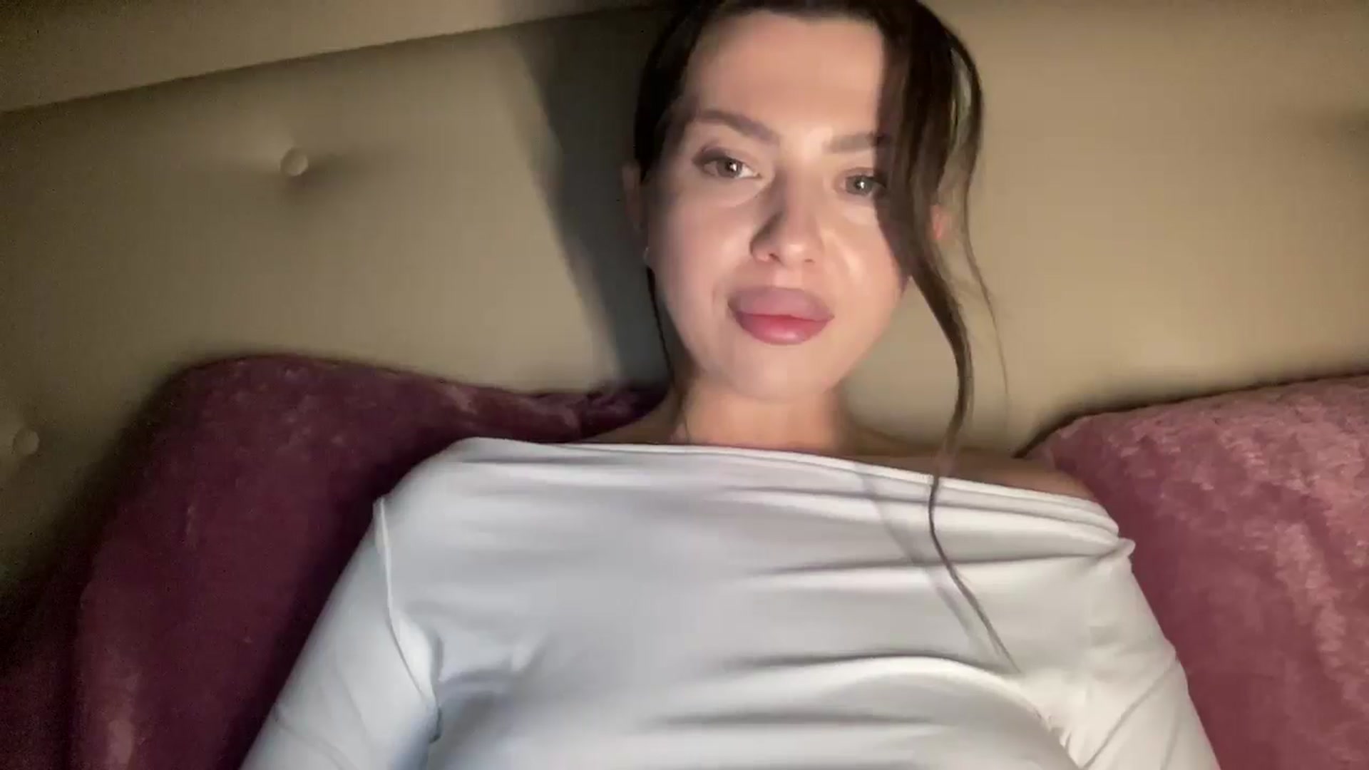 Gallery image thumbnail from KatsuniCross's myfreecams stream on, 12/11/2024, 18:59 image 5 of 20